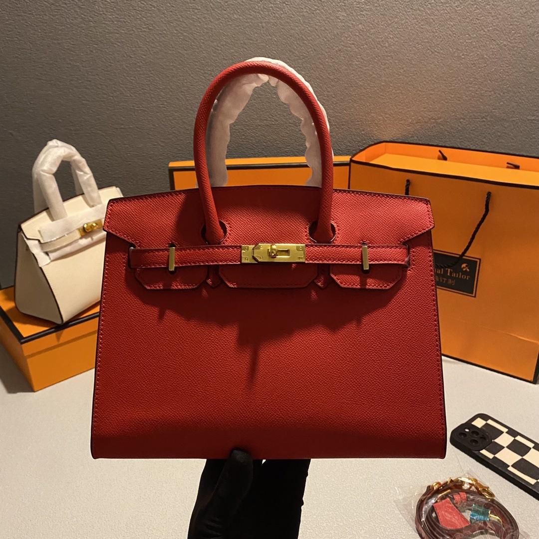 Новая сумка платинового цвета с рисунком пальм, женская вместительная сумка-тоут, высококлассная элегантная сумка-мессенджер для работы 25cm красный
Новая сумка платинового цвета с рисунком пальм, женская вместительная сумка-тоут, высококлассная элегантная сумка-мессенджер для работы 25cm красный