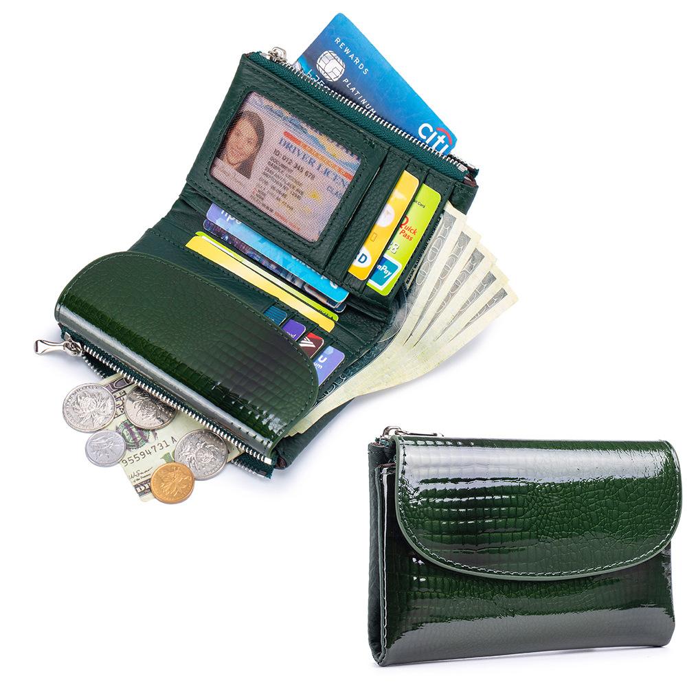 Новая текстура мягкой кожи короткий кошелек модный лаковый клатч женский кошелек с тиснением под аллигатора темпераментный кошелек большой вместимости
Новая текстура мягкой кожи короткий кошелек модный лаковый клатч женский кошелек с тиснением под аллигатора темпераментный кошелек большой вместимости