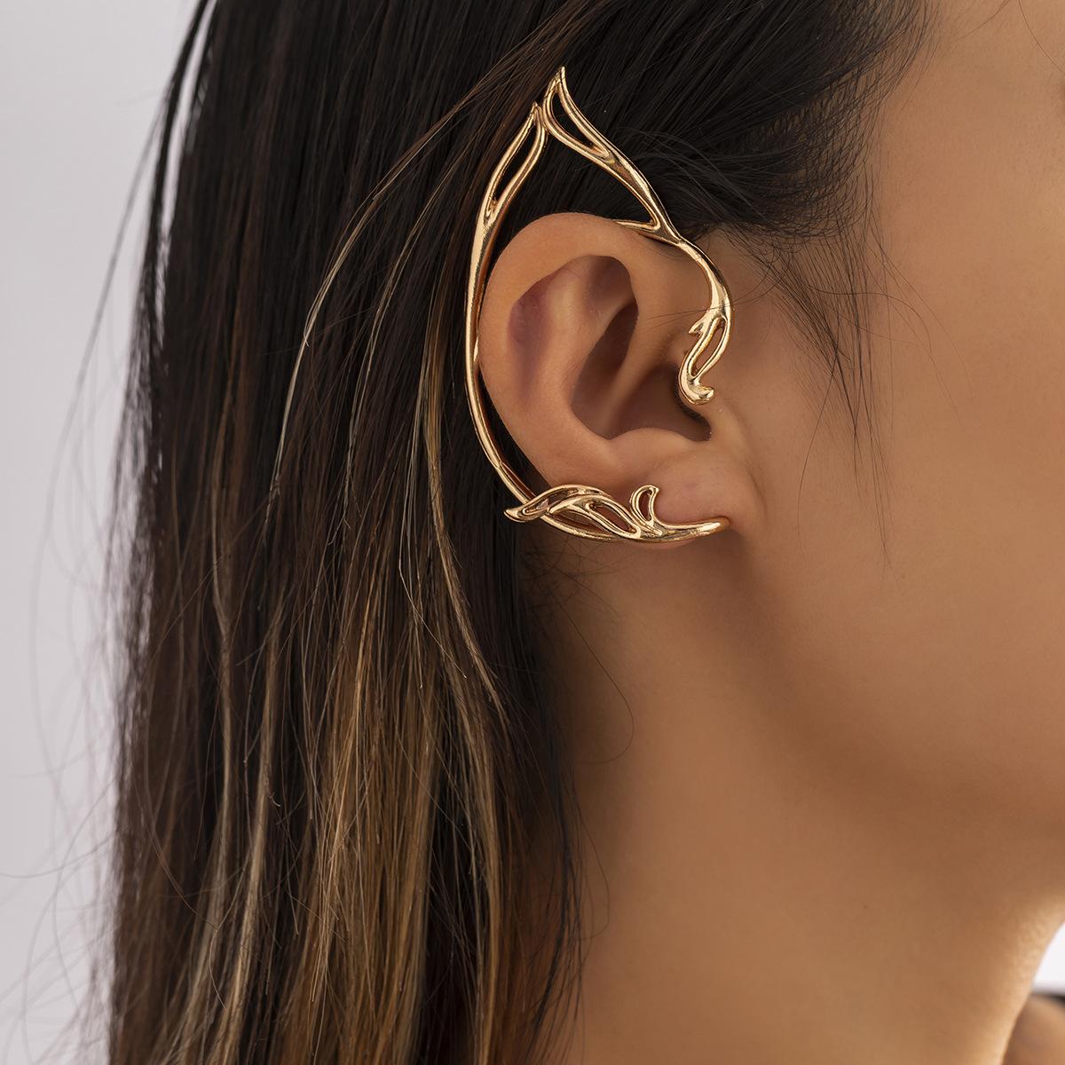 Creative single alloy three-dimensional earrings for women, simple hollow cat ear outline elf ear clips
Creative single alloy three-dimensional earrings for women, simple hollow cat ear outline elf ear clips