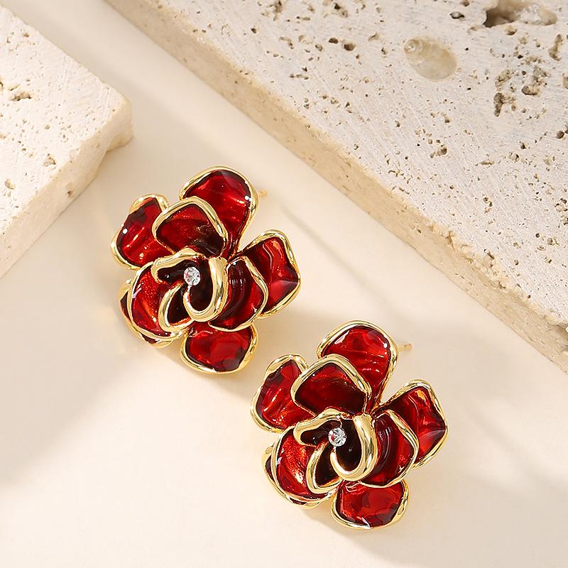 French light luxury elegant court style enamel dripping oil three-dimensional flower stud earrings niche personality high-end earrings
French light luxury elegant court style enamel dripping oil three-dimensional flower stud earrings niche personality high-end earrings