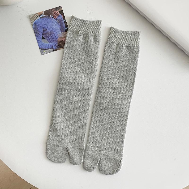 Японские хлопковые носки с двумя пальцами до середины икры для женщин - Идеально для весны и осени One size fits women (36-40) светло-серый
Японские хлопковые носки с двумя пальцами до середины икры для женщин - Идеально для весны и осени One size fits women (36-40) светло-серый