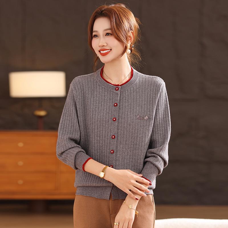 Elegant Spring Knit Cardigan for Moms: Women s Versatile Wool Sweater, Perfect for Middle-Aged & Elderly, Loose Fit for Autumn/Winter. XL (recommended 90-110 jin)
Elegant Spring Knit Cardigan for Moms: Women s Versatile Wool Sweater, Perfect for Middle-Aged & Elderly, Loose Fit for Autumn/Winter. XL (recommended 90-110 jin)