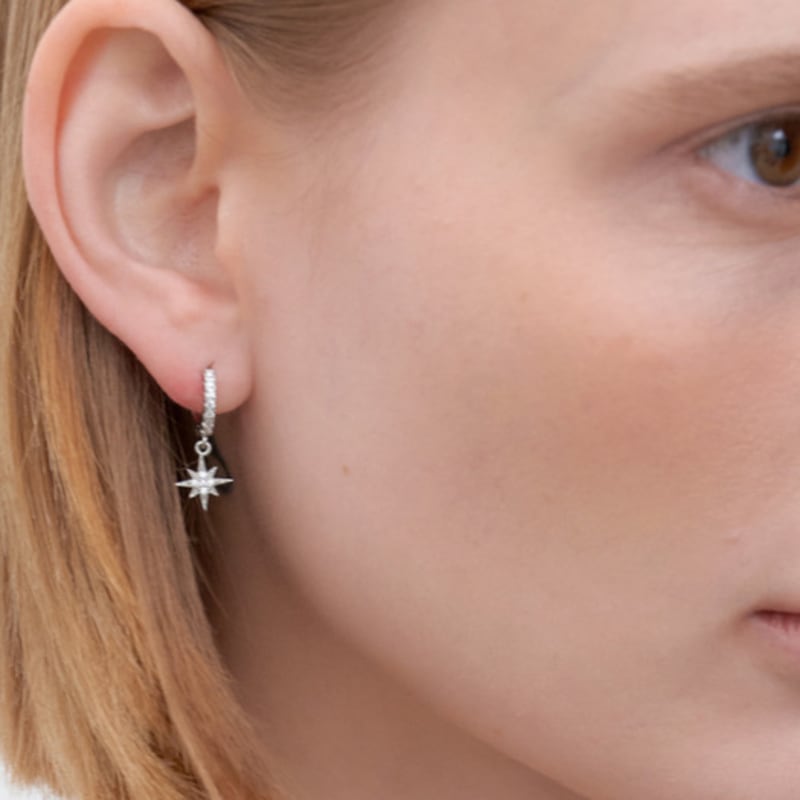 halden starlight pendant one touch earrings (E035_silver) silver
halden starlight pendant one touch earrings (E035_silver) silver