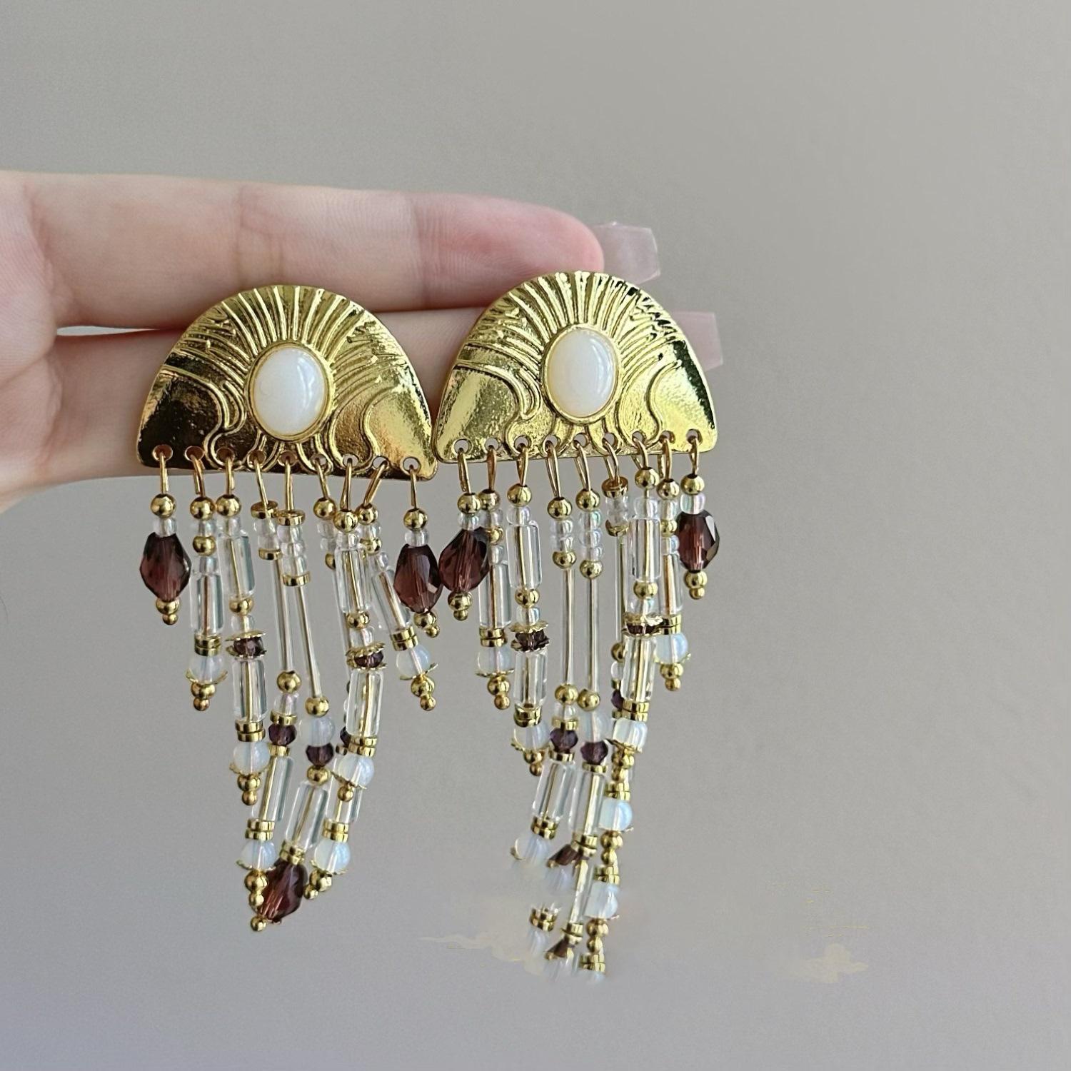 Medieval vintage silver needle pearl fringed earrings retro Hong Kong style temperament earrings light luxury high-end earrings women
Medieval vintage silver needle pearl fringed earrings retro Hong Kong style temperament earrings light luxury high-end earrings women