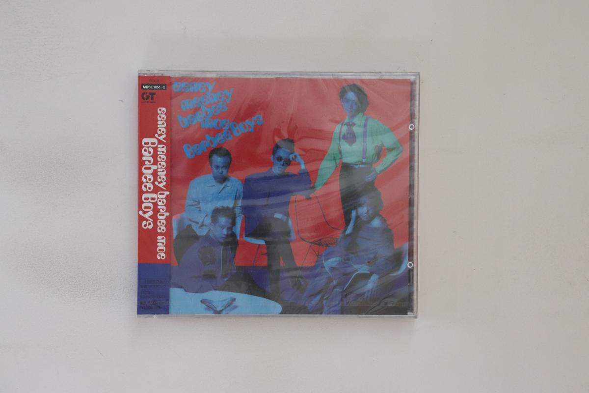 CD BARBEE BOYS Eeney Meeney Barbee Moe MHCL10512 SMDR GT MUSIC 2007 Japan Obi Japanese PopRock Used
CD BARBEE BOYS Eeney Meeney Barbee Moe MHCL10512 SMDR GT MUSIC 2007 Japan Obi Japanese PopRock Used
