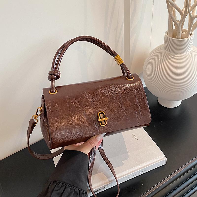 New Fashion Casual Oil Wax Leather Shiny Surface Women s Shoulder Crossbody Bag Luxury Style KTB 22x10x12cm кофейный
New Fashion Casual Oil Wax Leather Shiny Surface Women s Shoulder Crossbody Bag Luxury Style KTB 22x10x12cm кофейный