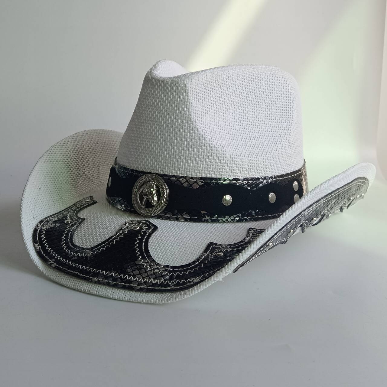 Cowboy straw hat 2026 New Bull Head Accessories Western-style unisex retro straw cowboy hat sombrero vaquero sombrero vaquero M55-58cm
Cowboy straw hat 2026 New Bull Head Accessories Western-style unisex retro straw cowboy hat sombrero vaquero sombrero vaquero M55-58cm