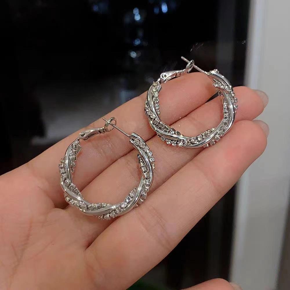 Серьги из жареного теста, золотые, легкие, роскошные, премиум-серьги, женские, модные, нежные серьги серебряный
Серьги из жареного теста, золотые, легкие, роскошные, премиум-серьги, женские, модные, нежные серьги серебряный