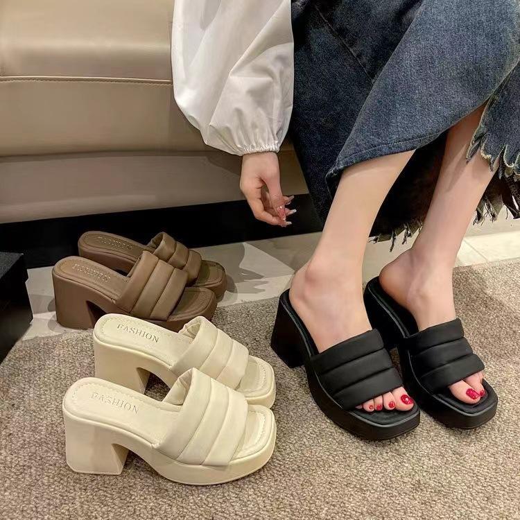 Muffin thick-soled cool slippers women s outer wear summer new fashion niche women s shoes design sense beach one-word drag 35 чорний
Muffin thick-soled cool slippers women s outer wear summer new fashion niche women s shoes design sense beach one-word drag 35 чорний