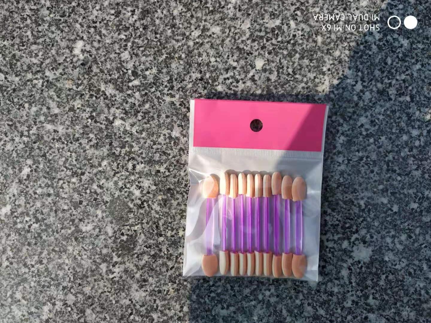 Двухголовая одноразовая латексная губчатая кисть для теней для век
Двухголовая одноразовая латексная губчатая кисть для теней для век