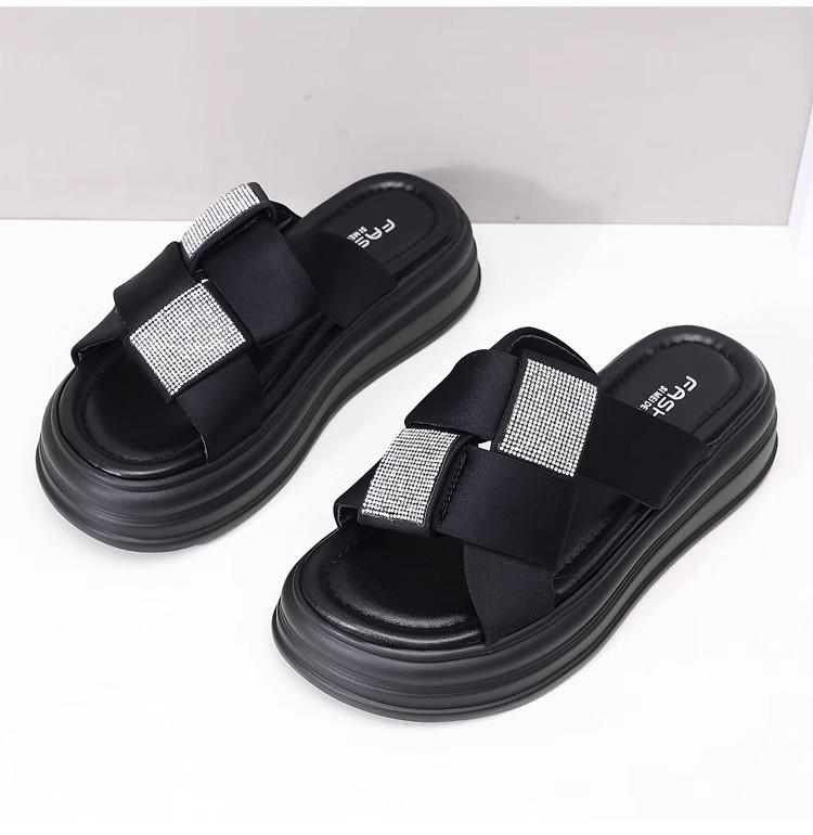 Soft leather platform slippers women s summer wear 2025 new Internet celebrity fashion rhinestone one-word drag slope and casual sandals 40 чорний
Soft leather platform slippers women s summer wear 2025 new Internet celebrity fashion rhinestone one-word drag slope and casual sandals 40 чорний