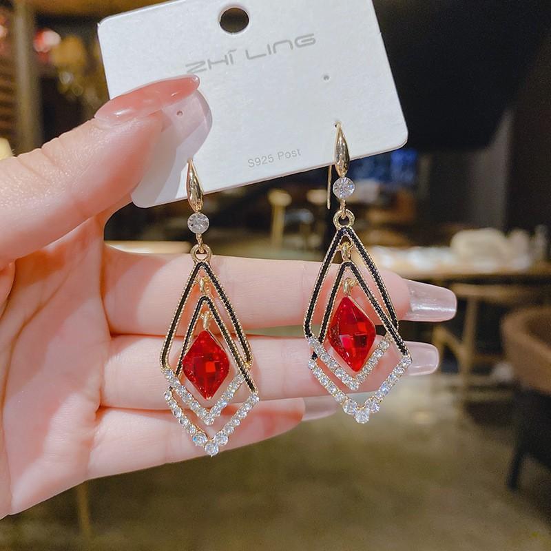 Temperament geometric double-layer rhombus geometric earrings, new personalized Hong Kong style exaggerated long ear hook ear jewelry
Temperament geometric double-layer rhombus geometric earrings, new personalized Hong Kong style exaggerated long ear hook ear jewelry