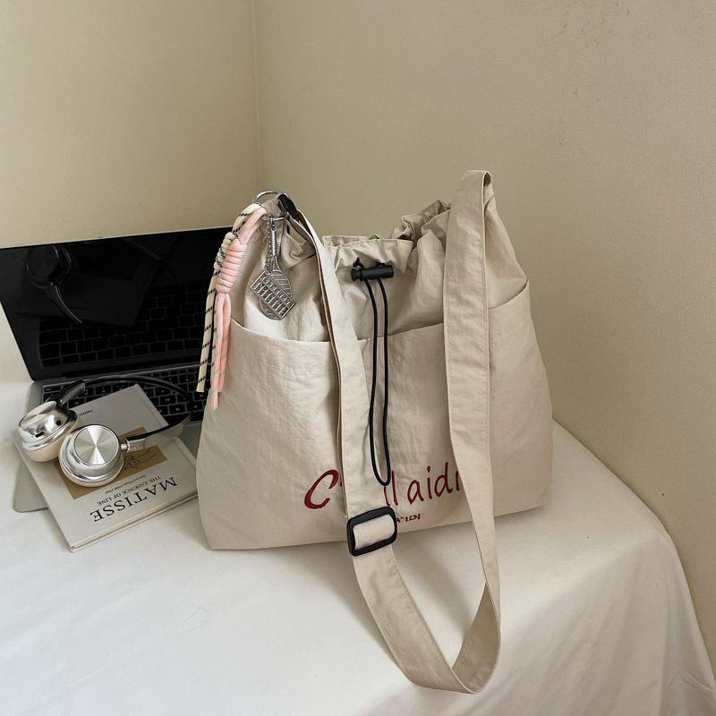 Холщовая сумка 2025 лето новая корейская сумка-тоут на кулиске повседневная сумка на одно плечо в зарубежном стиле сумка-тоут сумка для покупок no pendant
Холщовая сумка 2025 лето новая корейская сумка-тоут на кулиске повседневная сумка на одно плечо в зарубежном стиле сумка-тоут сумка для покупок no pendant