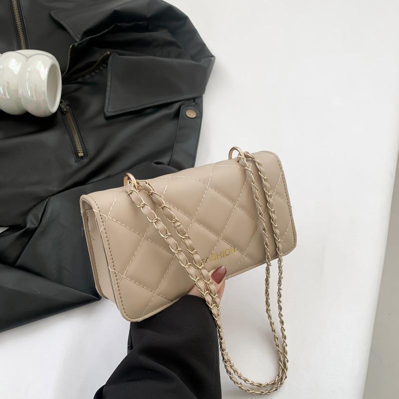 Elegant Black And Pink Small Handbag For Women Fashionable Crossbody Style Ideal For Streetwear Enthusiasts
Elegant Black And Pink Small Handbag For Women Fashionable Crossbody Style Ideal For Streetwear Enthusiasts