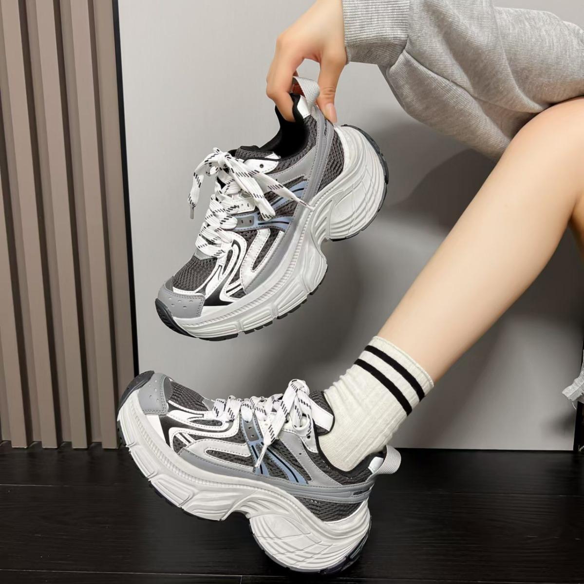 Повседневная спортивная обувь на толстой подошве, увеличивающая рост, сверхлегкая, дышащая, на шнуровке, женская, однотонная, сетчатая, дышащая спортивная обувь в стиле ретро 40 серый
Повседневная спортивная обувь на толстой подошве, увеличивающая рост, сверхлегкая, дышащая, на шнуровке, женская, однотонная, сетчатая, дышащая спортивная обувь в стиле ретро 40 серый