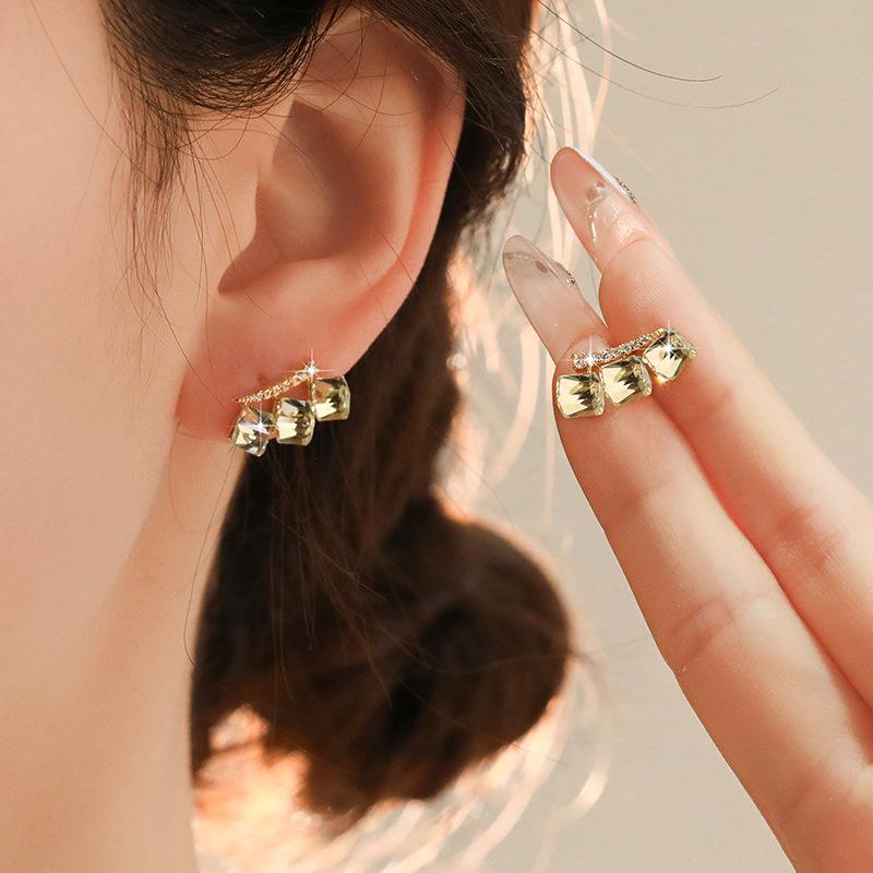 Cubic Crystal Earrings Silver Studs Seafoam Blue 3D Geometric Design Hypoallergenic Lightweight Sweet Elegant Jewelry for Women 1 Pair
Cubic Crystal Earrings Silver Studs Seafoam Blue 3D Geometric Design Hypoallergenic Lightweight Sweet Elegant Jewelry for Women 1 Pair
