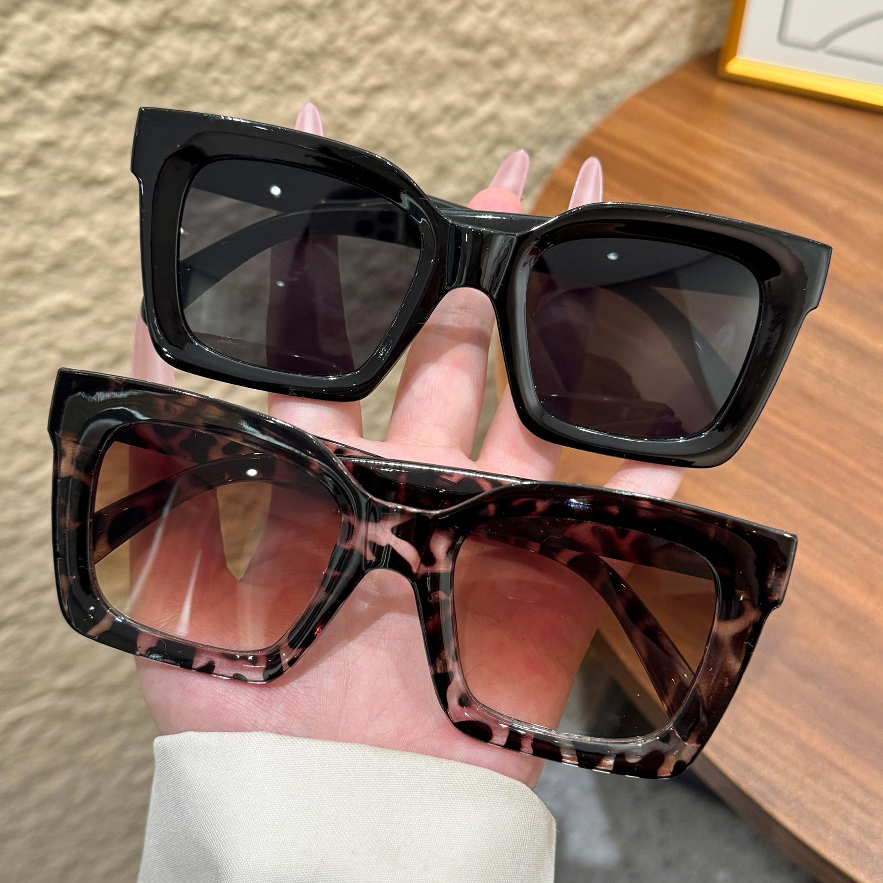 2Pcs Retro High-Quality Square Large-Frame Fashion Glasses for Both Men and Women, Suitable for Driving and Daily Wear
2Pcs Retro High-Quality Square Large-Frame Fashion Glasses for Both Men and Women, Suitable for Driving and Daily Wear