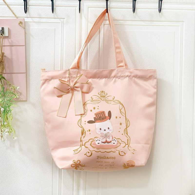 Kawaii Sanrio Hello Kitty Handbag Cinnamoroll Kuromi Melody Bowknot Satin Cosmetic Bag Zipper Storage Bag Lunch Bag
Kawaii Sanrio Hello Kitty Handbag Cinnamoroll Kuromi Melody Bowknot Satin Cosmetic Bag Zipper Storage Bag Lunch Bag