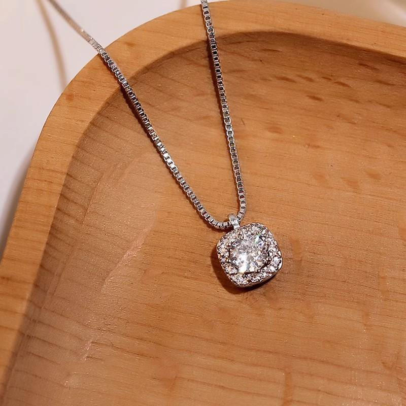 Small Diamond Square Pendant Necklace for Women - High-End Light Luxury Clavicle Chain, 2023 Trendy Niche Design
Small Diamond Square Pendant Necklace for Women - High-End Light Luxury Clavicle Chain, 2023 Trendy Niche Design
