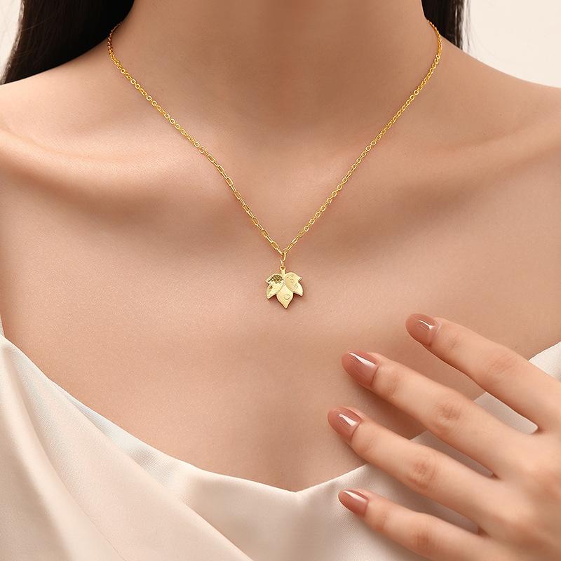 Сверкающее ожерелье из кленового листа для женщин, легкое, роскошное, нишевое, Ins Commuter, цепочка на ключицу Mori, лето
Сверкающее ожерелье из кленового листа для женщин, легкое, роскошное, нишевое, Ins Commuter, цепочка на ключицу Mori, лето