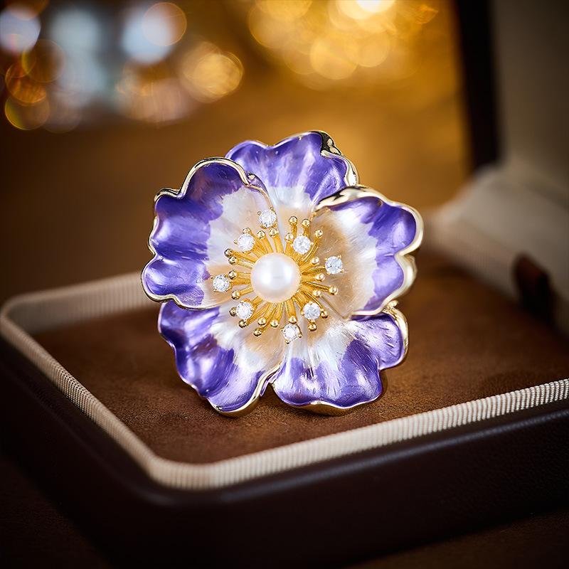 Women s Light Luxury Design Elegant Camellia Imitation Pearl Brooch Fashionable And Versatile Enamel Niche Design Brooch
Women s Light Luxury Design Elegant Camellia Imitation Pearl Brooch Fashionable And Versatile Enamel Niche Design Brooch