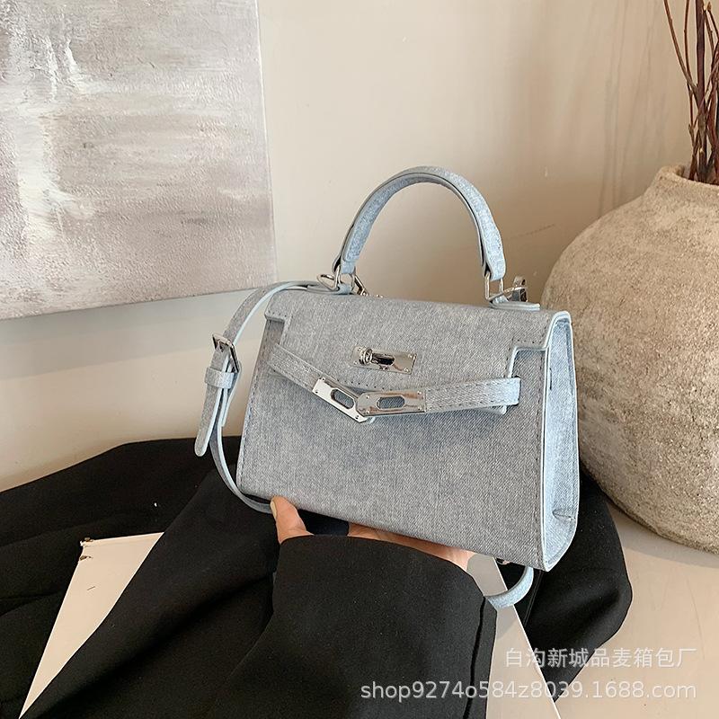 Korean version of niche versatile bag women s 2025 new fashion foreign casual Kelly bag super hot messenger bag светло-синий
Korean version of niche versatile bag women s 2025 new fashion foreign casual Kelly bag super hot messenger bag светло-синий