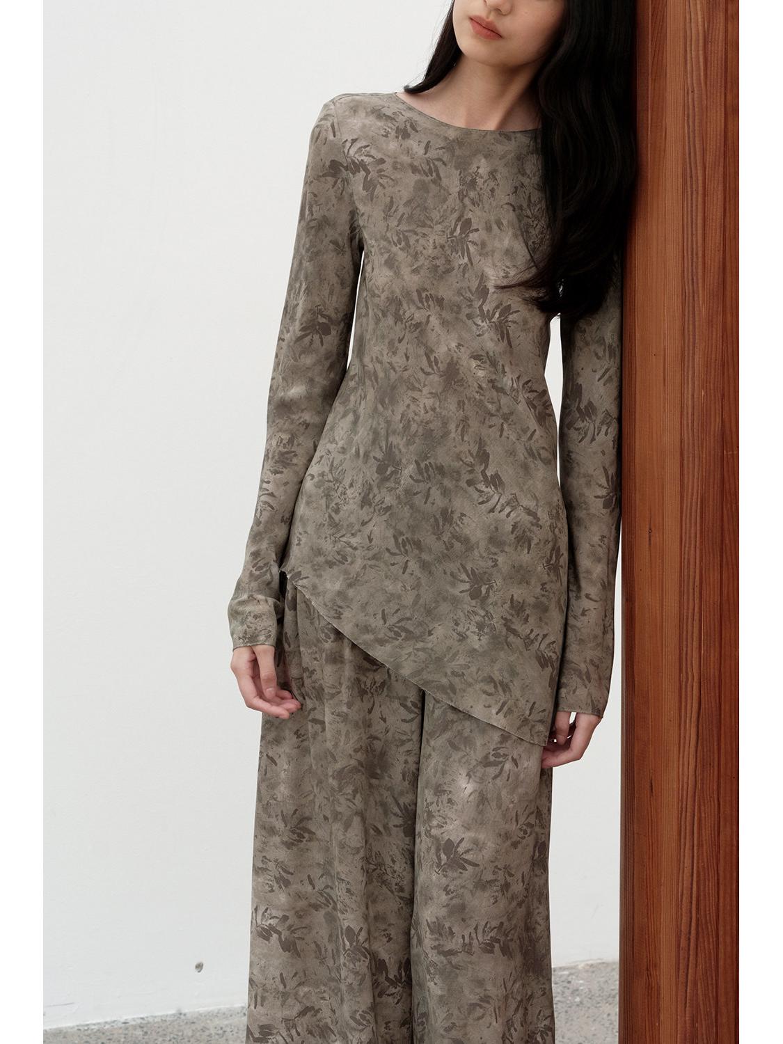 2026 Spring/Summer Botanical Print Faux Silk Top & Pleated Wide-Leg Pants Set Large
2026 Spring/Summer Botanical Print Faux Silk Top & Pleated Wide-Leg Pants Set Large
