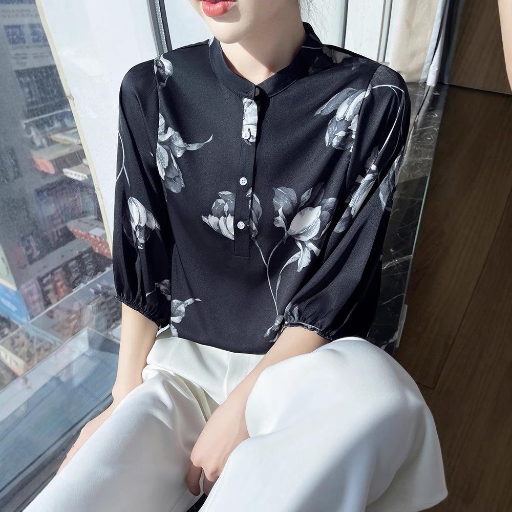Elegant Summer Stand Collar Satin Top - Women s Short Sleeve Blouse with Artistic Print M (fits 90-120 jin)
Elegant Summer Stand Collar Satin Top - Women s Short Sleeve Blouse with Artistic Print M (fits 90-120 jin)