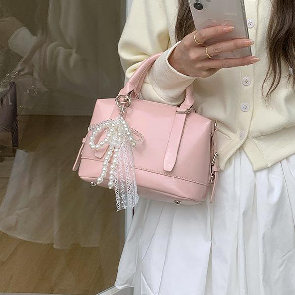 Women s Spring New Pink Handbag Bag One-shoulder Crossbody Bag Korean Versatile Bowling Bag Fashionable Small Bag
Women s Spring New Pink Handbag Bag One-shoulder Crossbody Bag Korean Versatile Bowling Bag Fashionable Small Bag