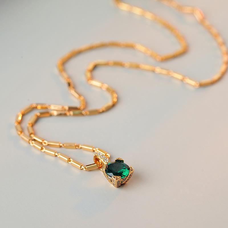 Emerald Pendant Necklace - Japanese & Korean Vintage-Inspired, Versatile Clavicle Design
Emerald Pendant Necklace - Japanese & Korean Vintage-Inspired, Versatile Clavicle Design