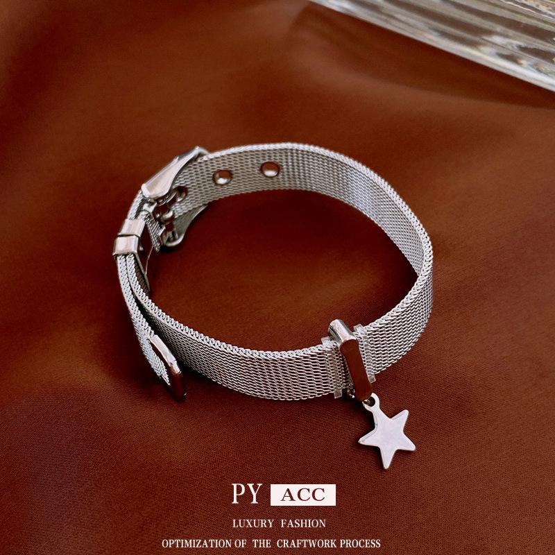 New Star Geometric Bracelet Choker: Elegant and Versatile Hand Accessory for Women
New Star Geometric Bracelet Choker: Elegant and Versatile Hand Accessory for Women