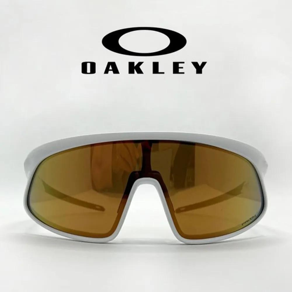 Resolve OO9484-0449 (9484D-04) Prism 24K Goggle-style Sunglasses doesn t exist
Resolve OO9484-0449 (9484D-04) Prism 24K Goggle-style Sunglasses doesn t exist