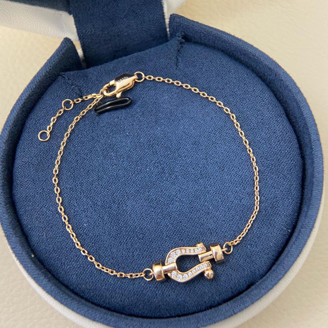 2025 Diamond-Set Nautical V Gold Bracelet: Elegant Horseshoe Buckle Design - Perfect 520 Festival Couple s Gift. рожевий колір золота
2025 Diamond-Set Nautical V Gold Bracelet: Elegant Horseshoe Buckle Design - Perfect 520 Festival Couple s Gift. рожевий колір золота