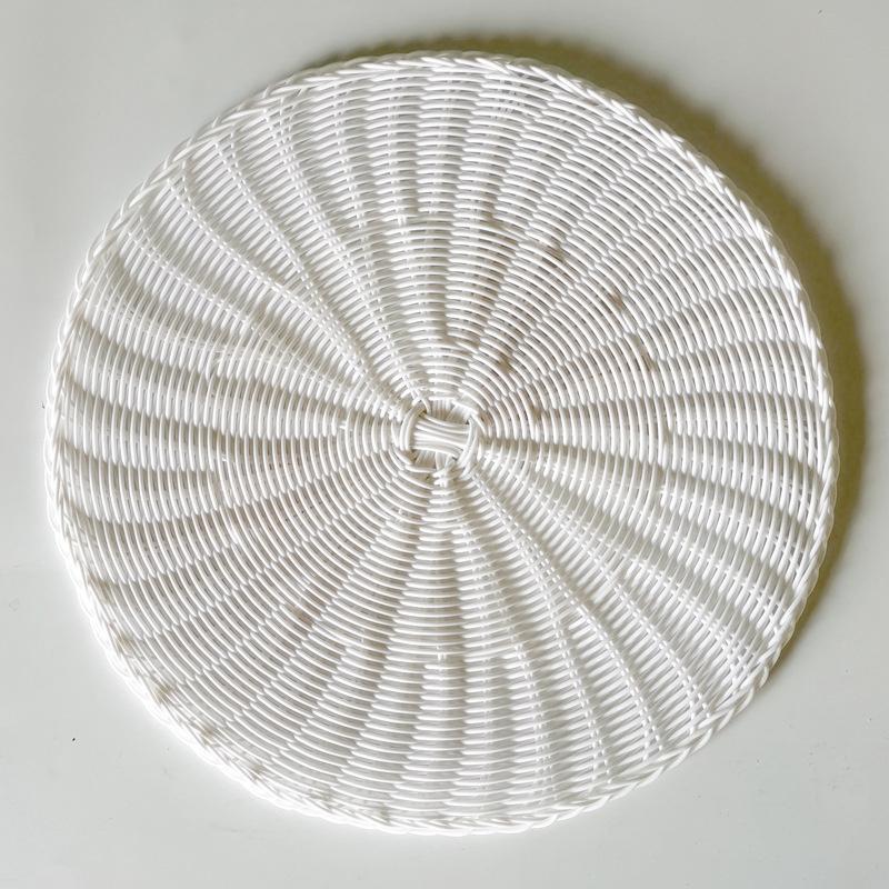 15-дюймовые современные простые пластиковые тканые коврики для еды, домашняя кухня, моющаяся тарелка, коврик для обеденного стола, аксессуары для украшения
15-дюймовые современные простые пластиковые тканые коврики для еды, домашняя кухня, моющаяся тарелка, коврик для обеденного стола, аксессуары для украшения