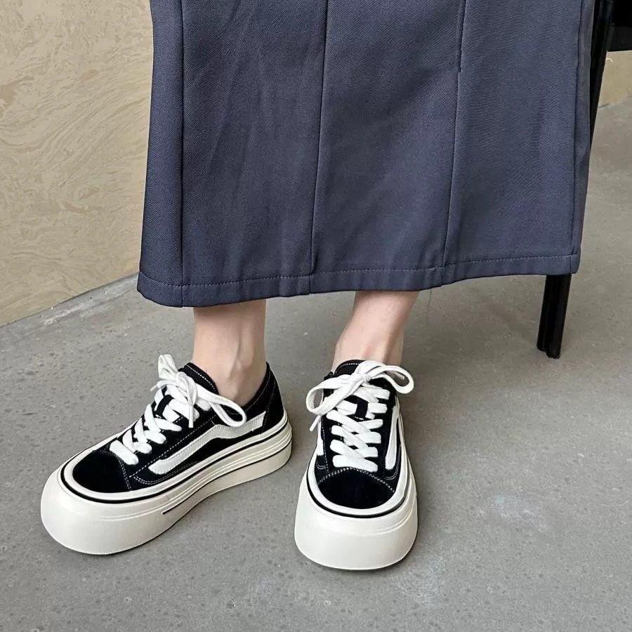 2024 Новые женские кроссовки для взрослых на толстой подошве и с высокой внутренней высотой, женские весенние универсальные повседневные парусиновые туфли в стиле «губка» 39 чёрный
2024 Новые женские кроссовки для взрослых на толстой подошве и с высокой внутренней высотой, женские весенние универсальные повседневные парусиновые туфли в стиле «губка» 39 чёрный