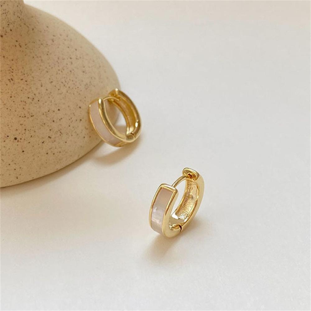 Korea Dongdaemun shell cross earrings versatile temperament earrings niche design high-end ear buckle earrings tide
Korea Dongdaemun shell cross earrings versatile temperament earrings niche design high-end ear buckle earrings tide