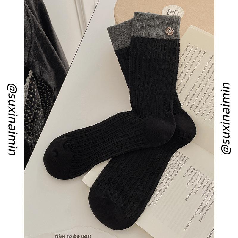 Contrasting color double Luo mouth socks women s decorative button medium tube socks spring and autumn Korean version advanced gray stacking socks one size fits all чёрный
Contrasting color double Luo mouth socks women s decorative button medium tube socks spring and autumn Korean version advanced gray stacking socks one size fits all чёрный