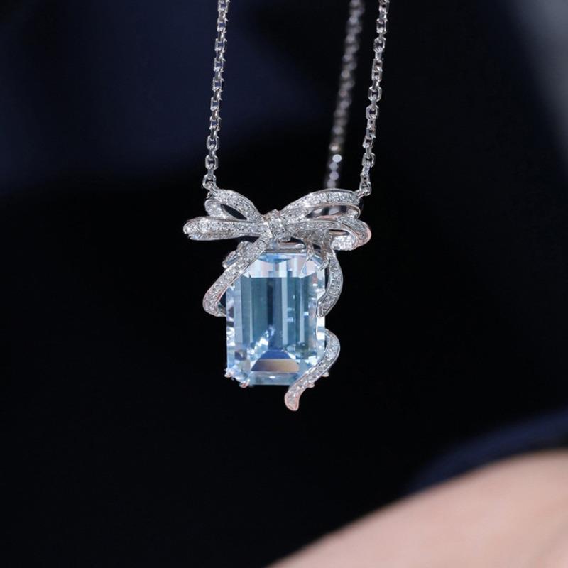 BELLA BOX Высококачественная интернет-трансляция знаменитостей в прямом эфире Новый продукт Моделирование принцессы с квадратным бантом Морской синий топаз Свет Роскошное ожерелье с подвеской для женщин length 45cm золотой
BELLA BOX Высококачественная интернет-трансляция знаменитостей в прямом эфире Новый продукт Моделирование принцессы с квадратным бантом Морской синий топаз Свет Роскошное ожерелье с подвеской для женщин length 45cm золотой