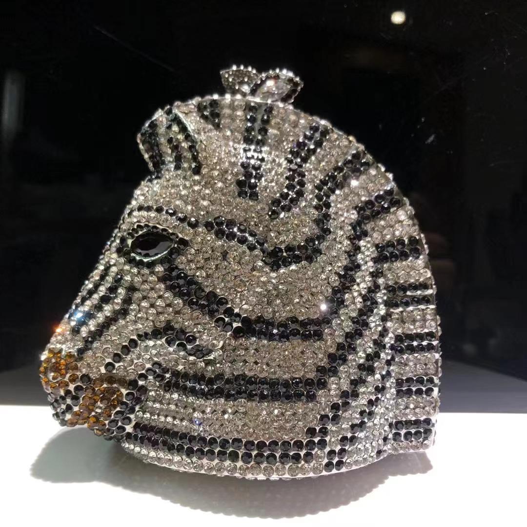 Horse Head Rhinestone Evening Bag Red Luxury Mouth Crystal Bling Dinner Handbags White /Black Diamond Women Banquet Clutches 13.5cmX13.5cmX7.5cm
Horse Head Rhinestone Evening Bag Red Luxury Mouth Crystal Bling Dinner Handbags White /Black Diamond Women Banquet Clutches 13.5cmX13.5cmX7.5cm
