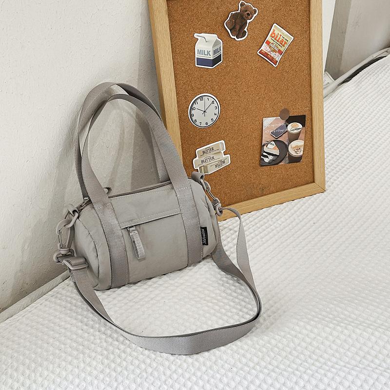 Niche high-end pillow bag women s messenger bag fashion casual small bag commuter sports Boston bag серый
Niche high-end pillow bag women s messenger bag fashion casual small bag commuter sports Boston bag серый