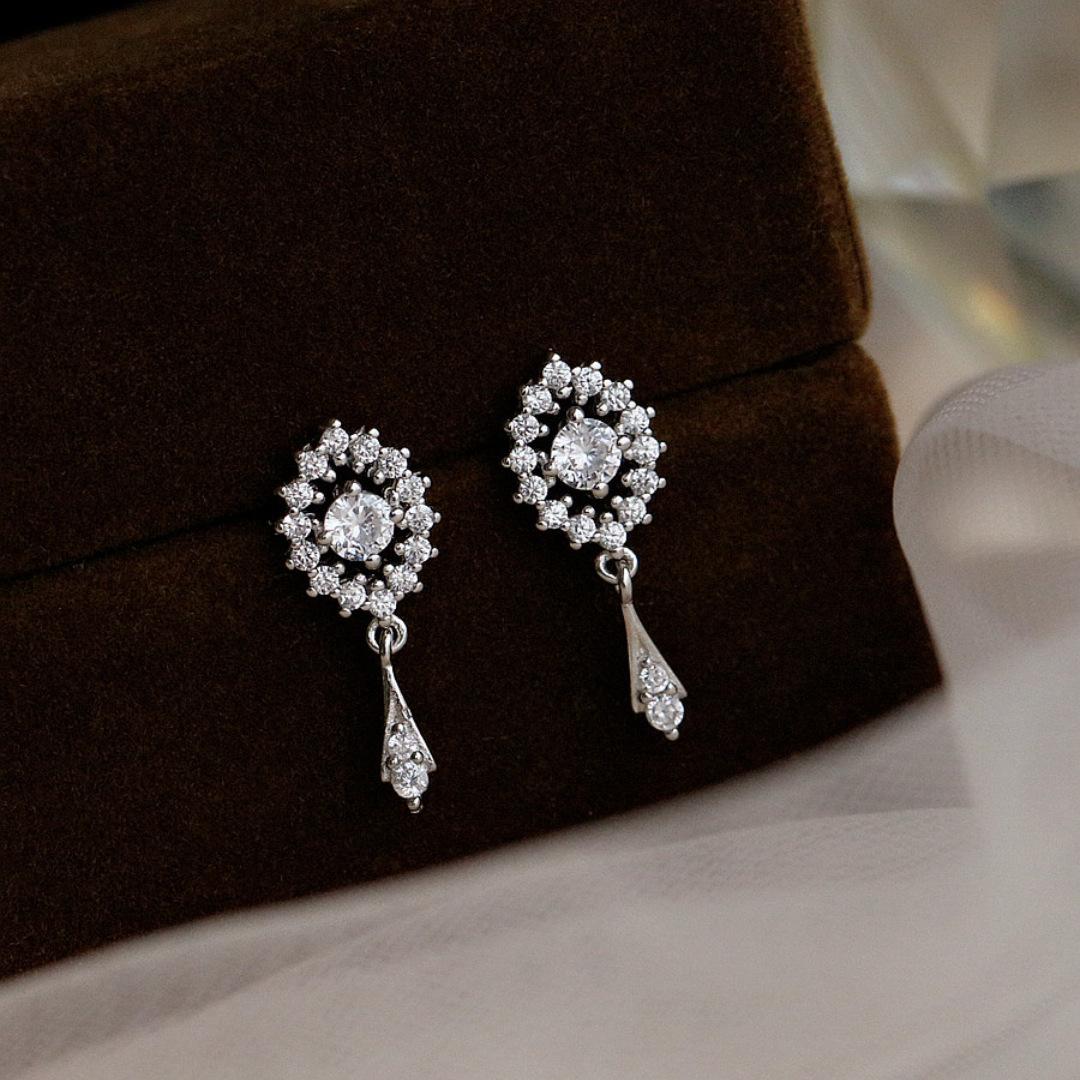 Fei French Vintage Lace Flower Tassel Earrings with Copper and Zircon срібний
Fei French Vintage Lace Flower Tassel Earrings with Copper and Zircon срібний