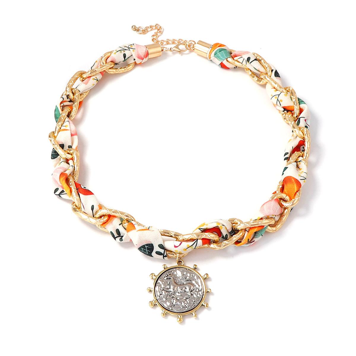 European and American personality trends, ribbon chains, staggered sweet and cool style, alloy badges, pendant necklaces, light luxury niche
European and American personality trends, ribbon chains, staggered sweet and cool style, alloy badges, pendant necklaces, light luxury niche