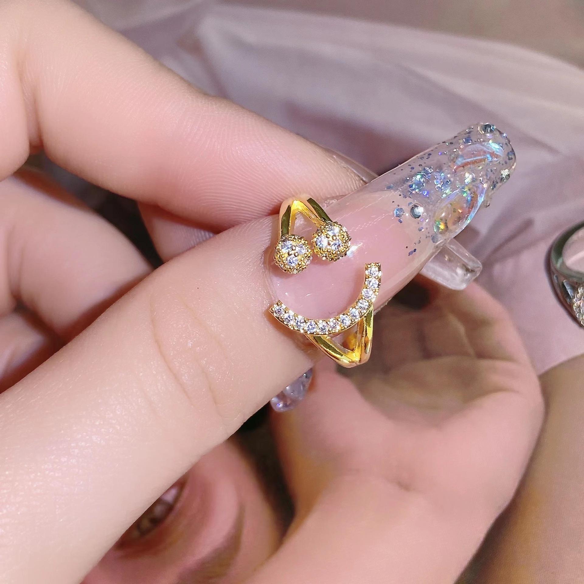 Кольцо с бриллиантами в форме улыбки Ins, регулируемое, нишевый дизайн, чувство модной индивидуальности, универсальное кольцо Adjustable opening
Кольцо с бриллиантами в форме улыбки Ins, регулируемое, нишевый дизайн, чувство модной индивидуальности, универсальное кольцо Adjustable opening