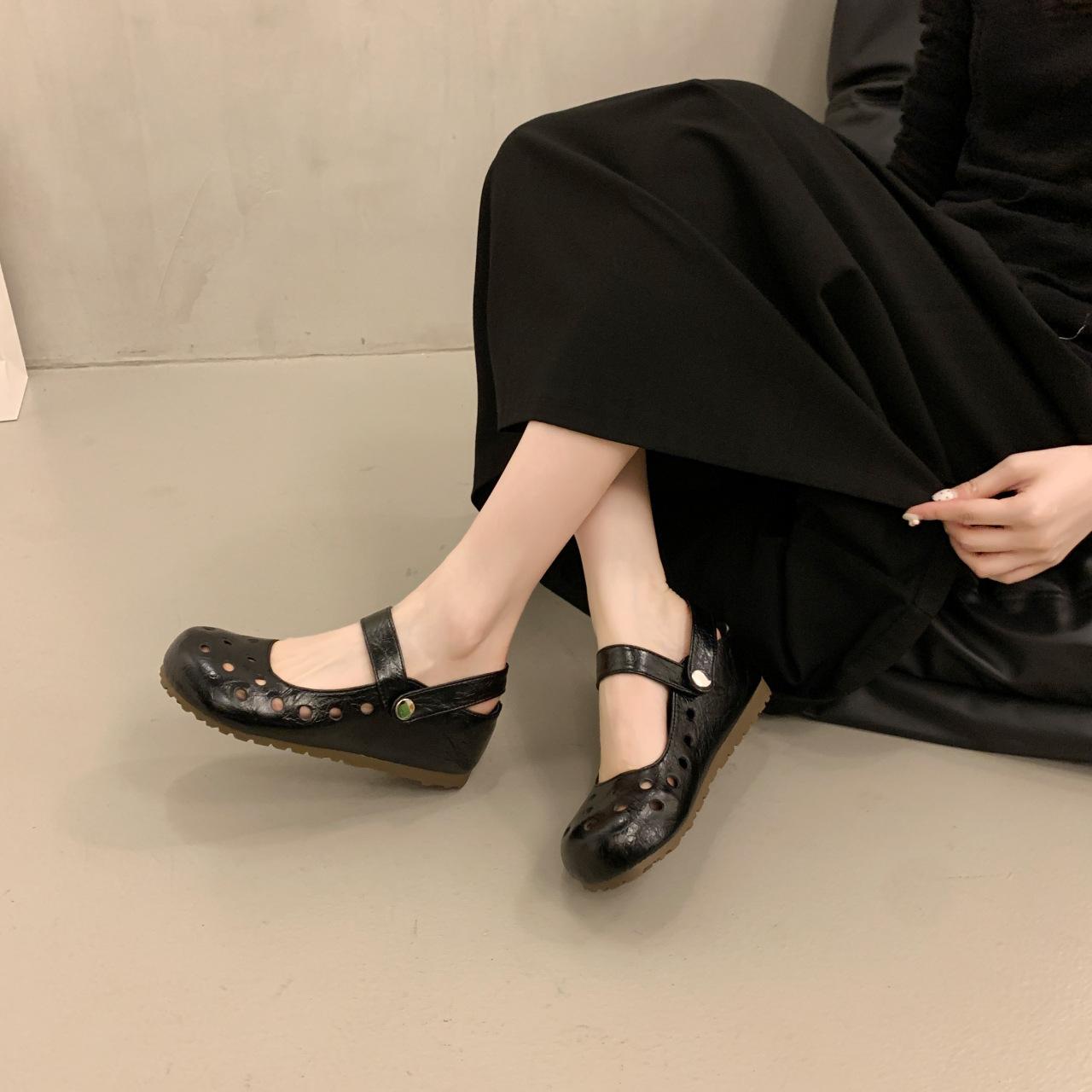 Red inner height increase bag head flat bottom hole slippers women s summer wear 2025 new retro Birkencool slippers women s 38 чорний
Red inner height increase bag head flat bottom hole slippers women s summer wear 2025 new retro Birkencool slippers women s 38 чорний