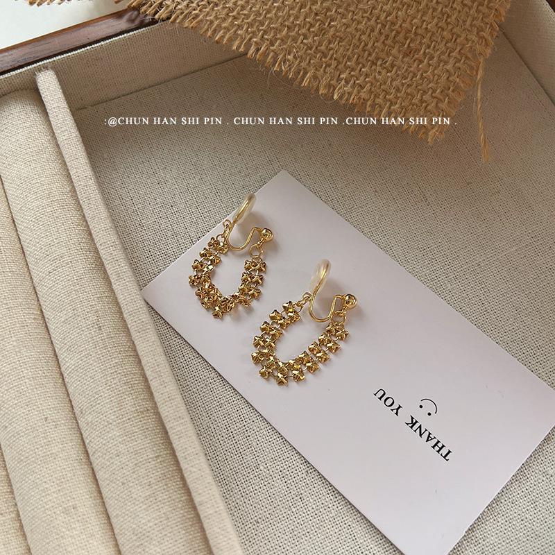 Geometric chain, no ear piercings, ear clips, niche design, temperament, women s stud earrings, high-end light luxury earrings, earrings, pendants
Geometric chain, no ear piercings, ear clips, niche design, temperament, women s stud earrings, high-end light luxury earrings, earrings, pendants
