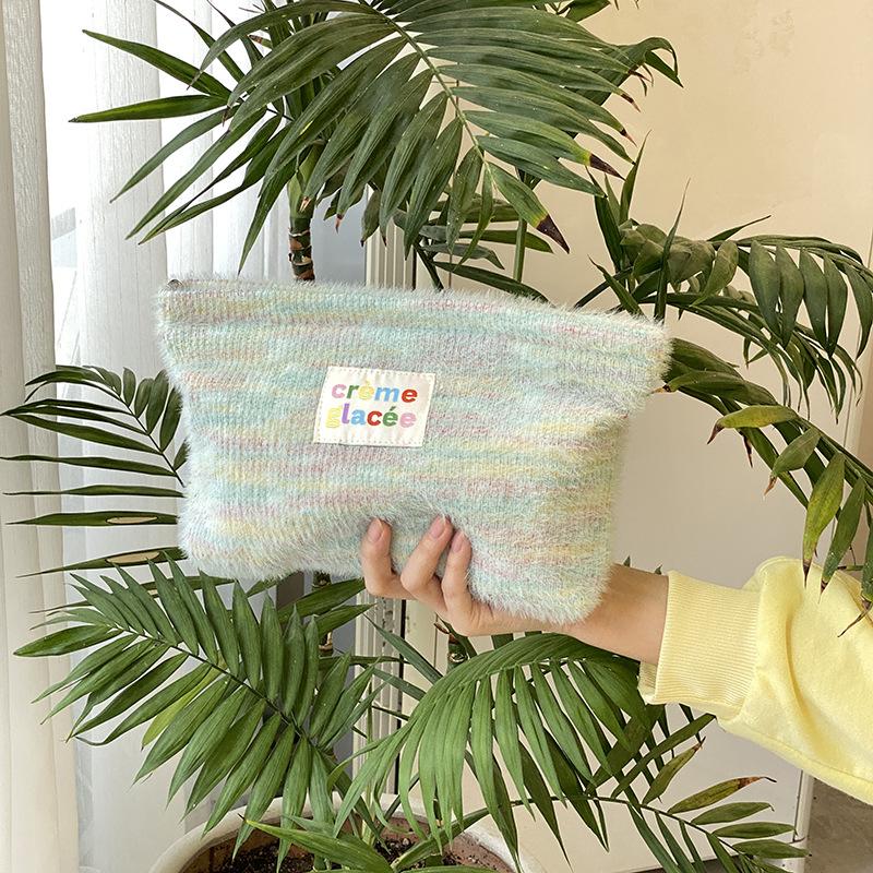 Soft Plush Women s Cosmetic Bag Makeup Cases Colorful Knitted Stripe Ladies Storage Bags Sweet Female Clutch Purse Handbags синій
Soft Plush Women s Cosmetic Bag Makeup Cases Colorful Knitted Stripe Ladies Storage Bags Sweet Female Clutch Purse Handbags синій