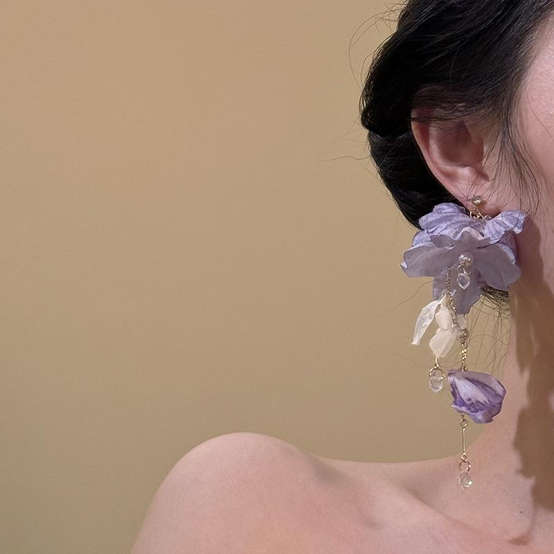 Chiffon cloth flower pendant necklace versatile small fresh niche collarbone chain fashionable atmosphere niche jewelry
Chiffon cloth flower pendant necklace versatile small fresh niche collarbone chain fashionable atmosphere niche jewelry