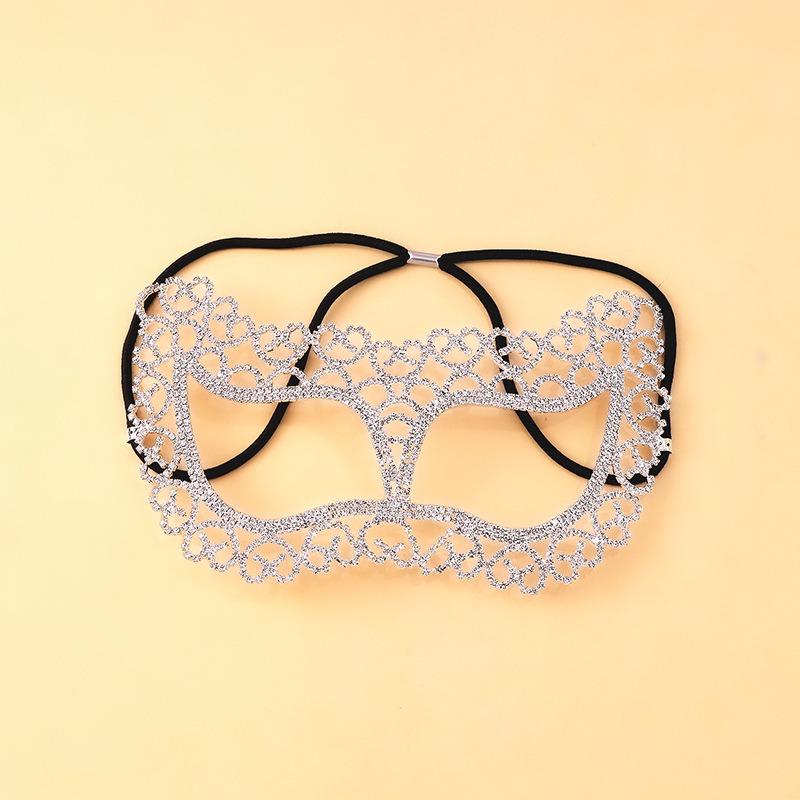 European and American Fashion Hollow Mask Masquerade Ball Rhinestone Mask Flash Personality Accessories Female Mask silver
European and American Fashion Hollow Mask Masquerade Ball Rhinestone Mask Flash Personality Accessories Female Mask silver