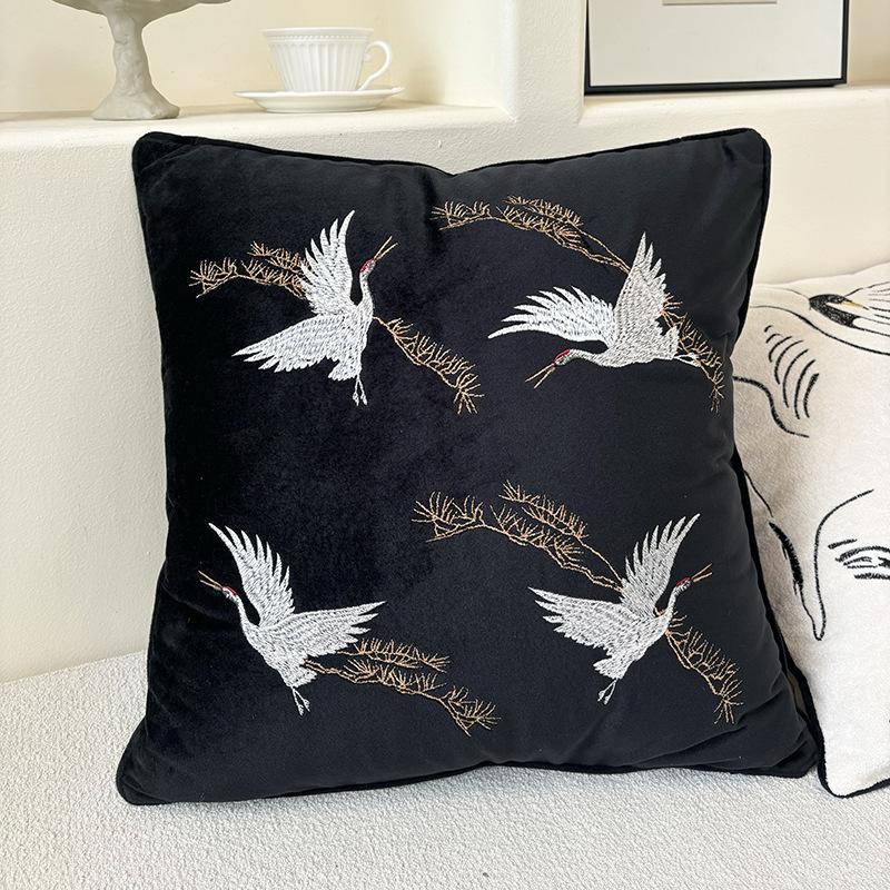 Magnolia Embroidered Floss Pillow French Retro Light Luxury Black Pillow Chinese High-end Living Room Sofa Cushion Cover 45x45cm (pillowcase)
Magnolia Embroidered Floss Pillow French Retro Light Luxury Black Pillow Chinese High-end Living Room Sofa Cushion Cover 45x45cm (pillowcase)