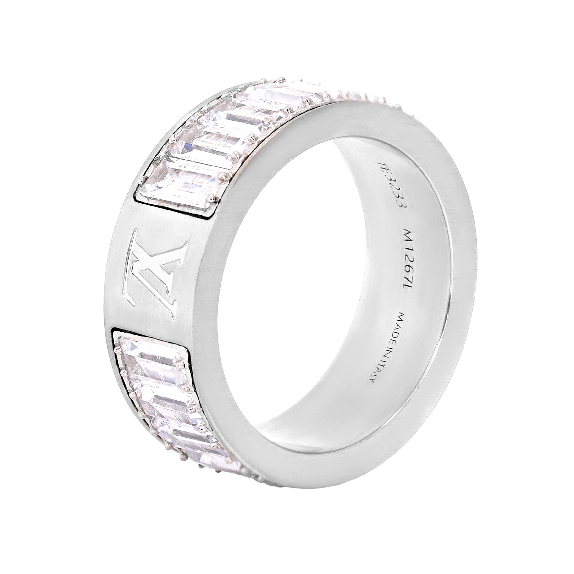 Louis Vuitton Full Circle Rhinestone Logo Design Metal Ring Men rings Silver M1267M Box+Shopping Bag,M
Louis Vuitton Full Circle Rhinestone Logo Design Metal Ring Men rings Silver M1267M Box+Shopping Bag,M